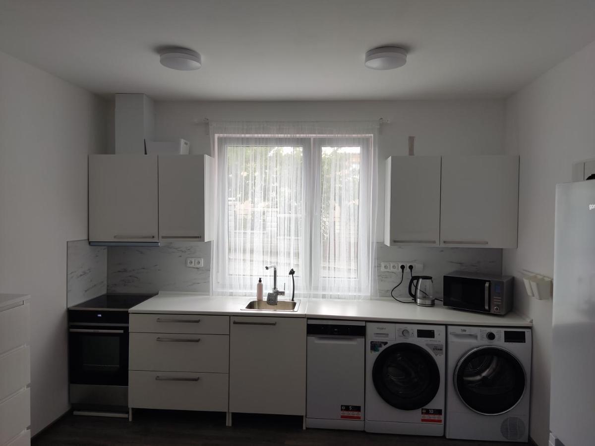 Angel Apartman Нове-Мєсто-над-Метуї Екстер'єр фото